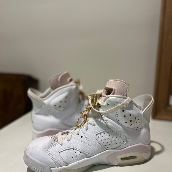 Women’s Air Jordan 6 Retro Gold Hoops - Picture 4 of 5